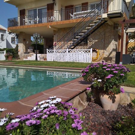 Sunny Holiday Home Creixell Bagian luar foto