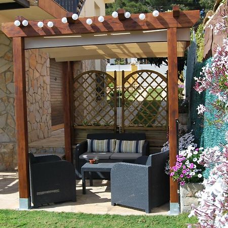Sunny Holiday Home Creixell Bagian luar foto