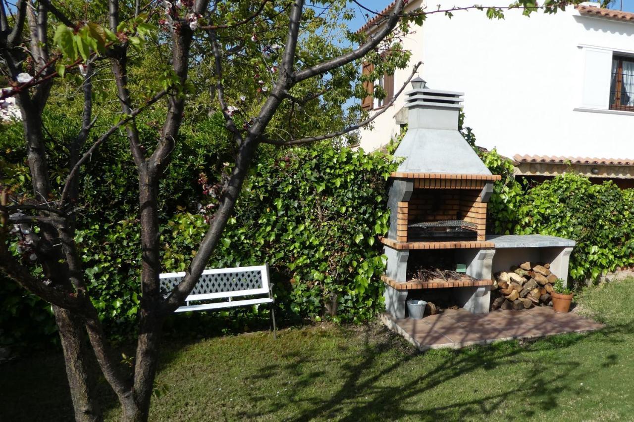 Sunny Holiday Home Creixell Bagian luar foto
