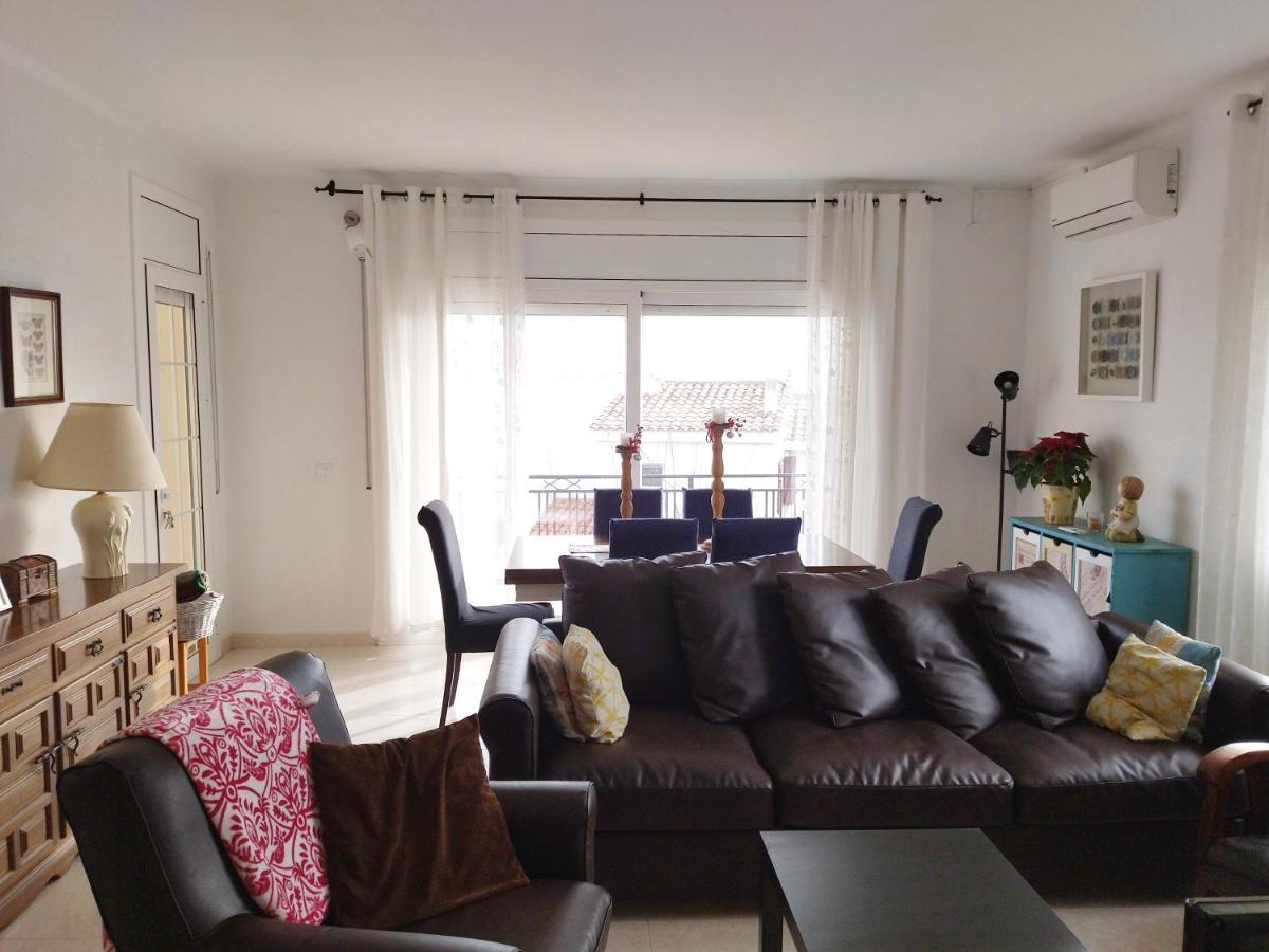 Sunny Holiday Home Creixell Bagian luar foto